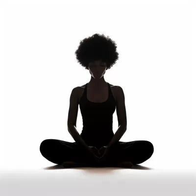 禪意輪廓，自在飄逸，極簡白底，靜享瑜伽之美